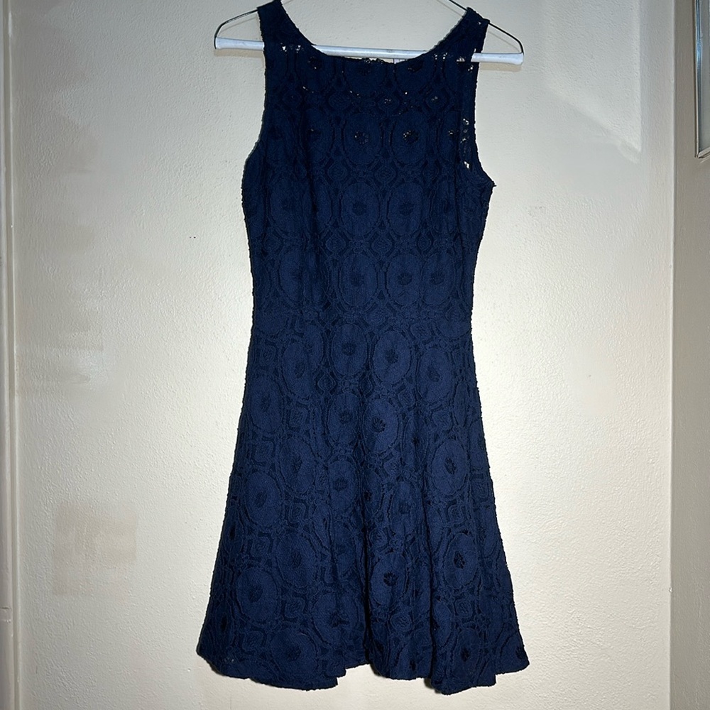EUC BB navy blue lace mini lined dress, sheer lace zippered back sleeveless sz 4